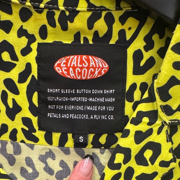 Petals & Peacocks neon leopard print shirt sz S - Picture 3 of 8